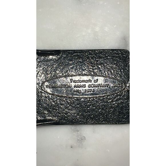 Vintage 1974 Remington Arms Belt Buckle Retriever Pointer Hunters - Picture 3 of 3